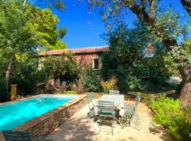 Maison en pierre rénovée avec jardin et piscine privative chauffée