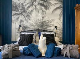 Chambre Bleu Chic et Cosy piscine spa petit déjeuner au Château des Bourdons, hotel v destinaci Varennes Vauzelles