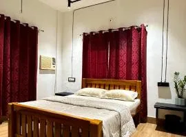 Santo Bambino Homestay - Neat AC Rooms Close to the Beach