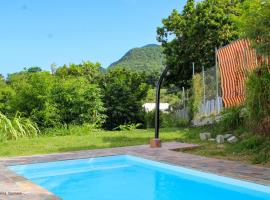 Bas de villa F2 neuf avec terrasse et piscine, hotel v destinaci Le Diamant