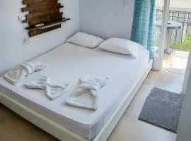 Nafpaktos studio in port Ι