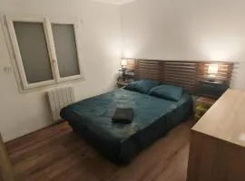 Studio Renard quartier marais, terrasse en rez de jardin, matelas confort