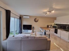 Appartement Plein Pied 4 Personne 50m2 avec Terrasse Privée, hotel i Chavanay