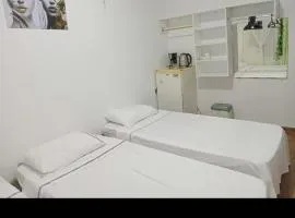 Quarto compartilhado bem localizado e tranquilo