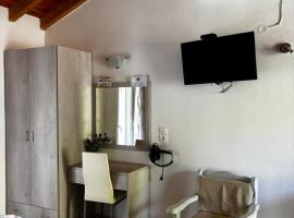 Voula Studio, hotel em Koukounaries