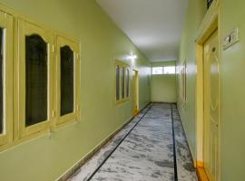 SPOT ON Harshitha Guest House, ξενοδοχείο σε Pedda Ambarpet