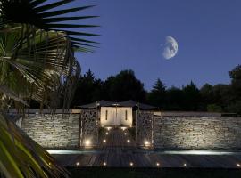 Noccemada "Spirit of Bali" Lodge, Pool & Spa, lodge in Saint-Julien