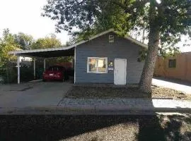 Cute 1 Bdrm Bungalow - New Flooring!