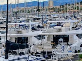 Studio port santa lucia, hotel em Saint-Raphaël