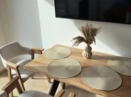 Domivka котедж із чаном-джакузі, каміном і кіно-зоною у Cлавську