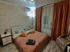 Подобово чудова квартира метро поряд Проспект МВЦ Серце, Hotel in Kiew