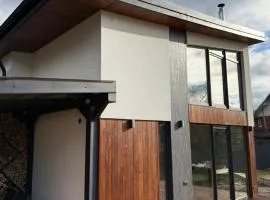 Domivka котедж із чаном-джакузі, каміном і кіно-зоною у Cлавську