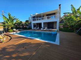 Romantic Pool Suite with Sea View Rastoni, Hotel in Melission