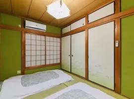 Direct access to Umeda Osaka! Direct access to Namba, convenient to Kansai Airport, free parking, maximum 8 people, best for families