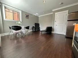 Bright & Cozy 1B1B in Vancouver-close to YVR Airport & DT, Free Parking, Private Entrance,