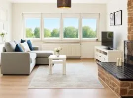 Rheinblick und Yachthafen mit privatem Stellplatz