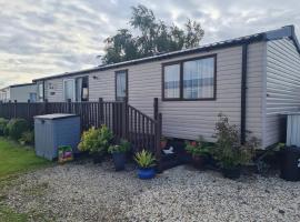 Andreas Westfield Retreat 7 Lakes Country Park, hotel in Crowle
