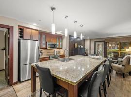 Stylish Family Condo at Beachfront Resort, hotel in Parksville