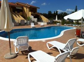 Appartamento Carnovale WiFi Piscina divertimento sul mare di Pizzo, hotel em Pizzo