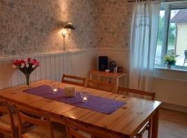 Near Åmål, close to nature, ξενοδοχείο σε Όμολ