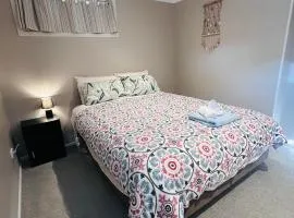 Guest Suite with Lounge & Bathroom