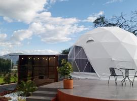 La caba&ntilde;a de Ciela V Glamping con jacuzzi, acomoda&ccedil;&atilde;o com cozinha em Latacunga