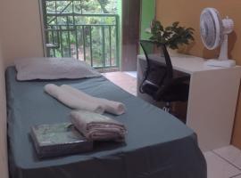 Quarto para cop30 em casa de família, hotel in Belém