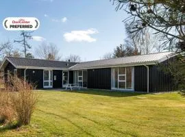 8 person holiday home in Ebeltoft-By Traum