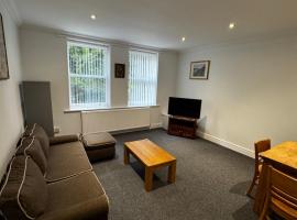 No 4 AT SANDRINGHAM - LARGE 2 BED NEAR SEFTON PARK, hotel in Liverpool