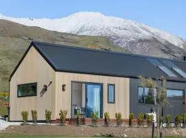 New Contemporary Studio Escape