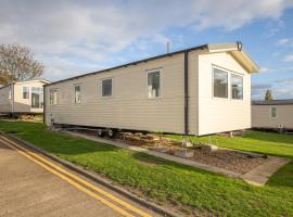 All in Haven - 3 Bed Brand New Caravan Valley Farm, Hotel in Great Clacton