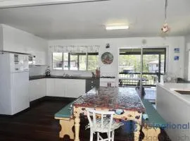 25 Walkers Point Esplanade