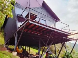 Luna Creciente Refugio de Luz y Naturaleza