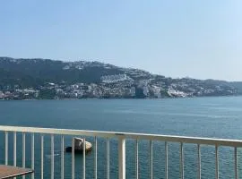 Suite Frontal a Pie de Playa con Terraza Panorámica