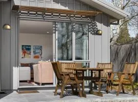 Amazing Location! Central 2 bedroom Unit