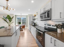 Spacious 5BR Home KING Bed Wi-Fi Parking，位于Bloomfield的酒店