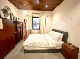 Chic Designer Room in Shared Bungalow SS1 Near LRT Petaling Jaya
