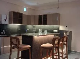 Luxury Penthouse - Forest View, Bar & Gazebo