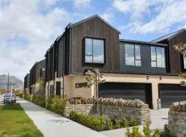 Modern 3-Bed Villa with Mountain Views