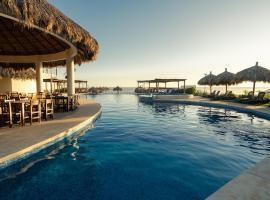 Beachfront house in Acapulco beach club, hotel in Acapulco