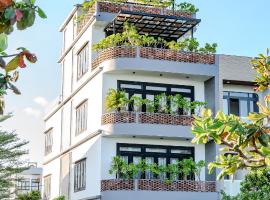 Svy Ocean View Villa - Beachfront - Only 20m to the Beach, hotel in Da Nang