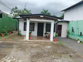 Apartamentos GoZu # 1, hotel in Puerto Viejo