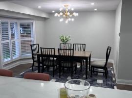 Beautiful Lake Side Neighbourhood Home in Ajax, ON, hotel di Ajax