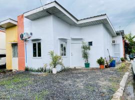 Balai Camu Fully Furnished Luxury Home, hôtel à Sampong