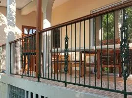 Skyline View Garden Apartment