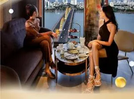 Moonlight Hotel & Apartment - High Floor, panoramic views of the city and river, Dragon Bridge