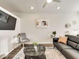 Upgraded 1BD Pool HWY121 McKinney - MCK104, отель в городе Wetsel