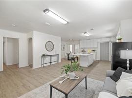 4 bedrooms, hótel í Long Beach