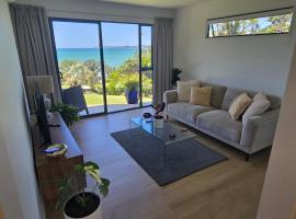 Apartment at the Beach, ξενοδοχείο σε Red Beach