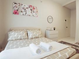 THE Nadraa GUESTHOUSE KLIA, hotel in Sepang